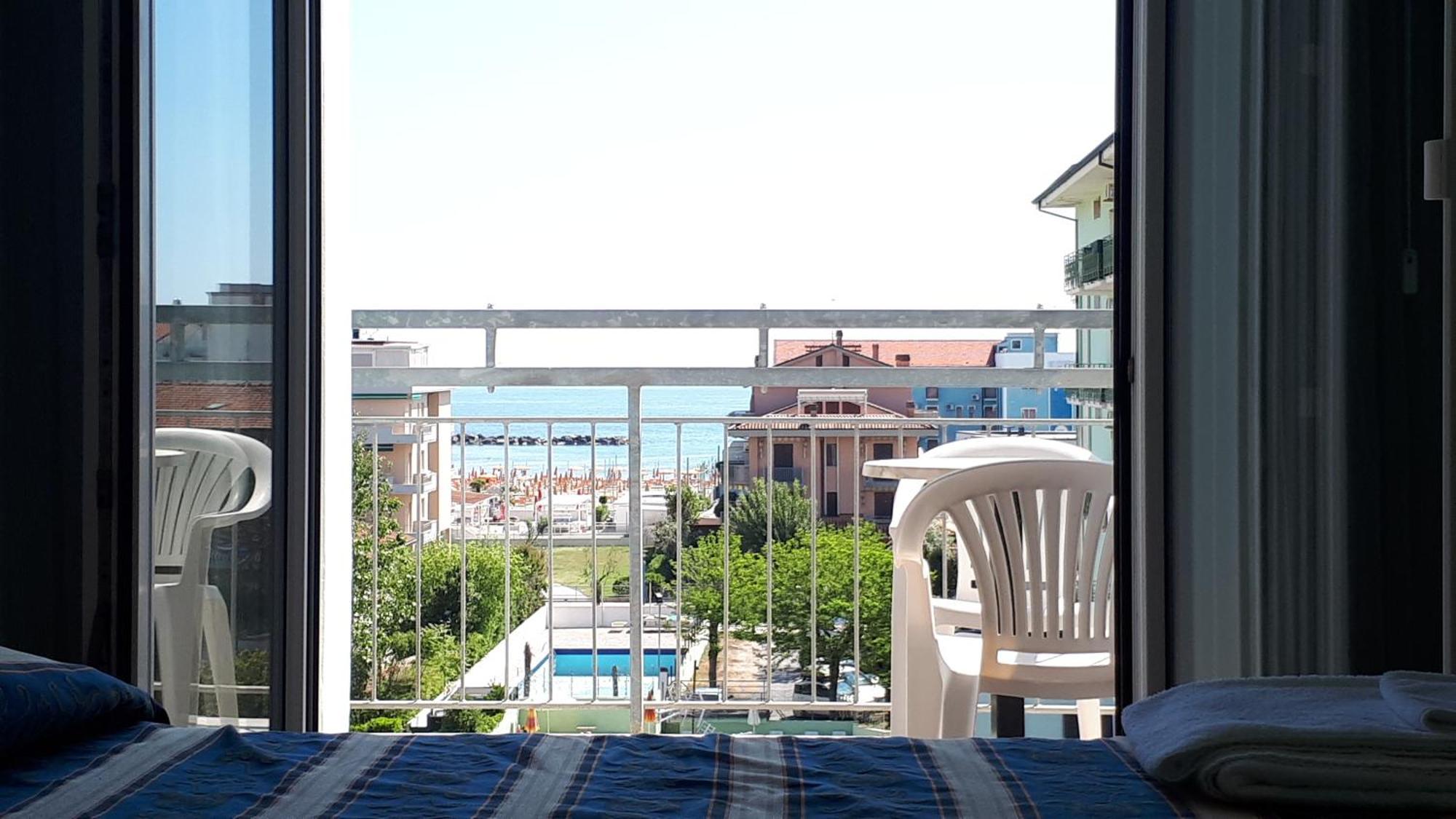 Hotel Bahamas Lido Di Savio Buitenkant foto